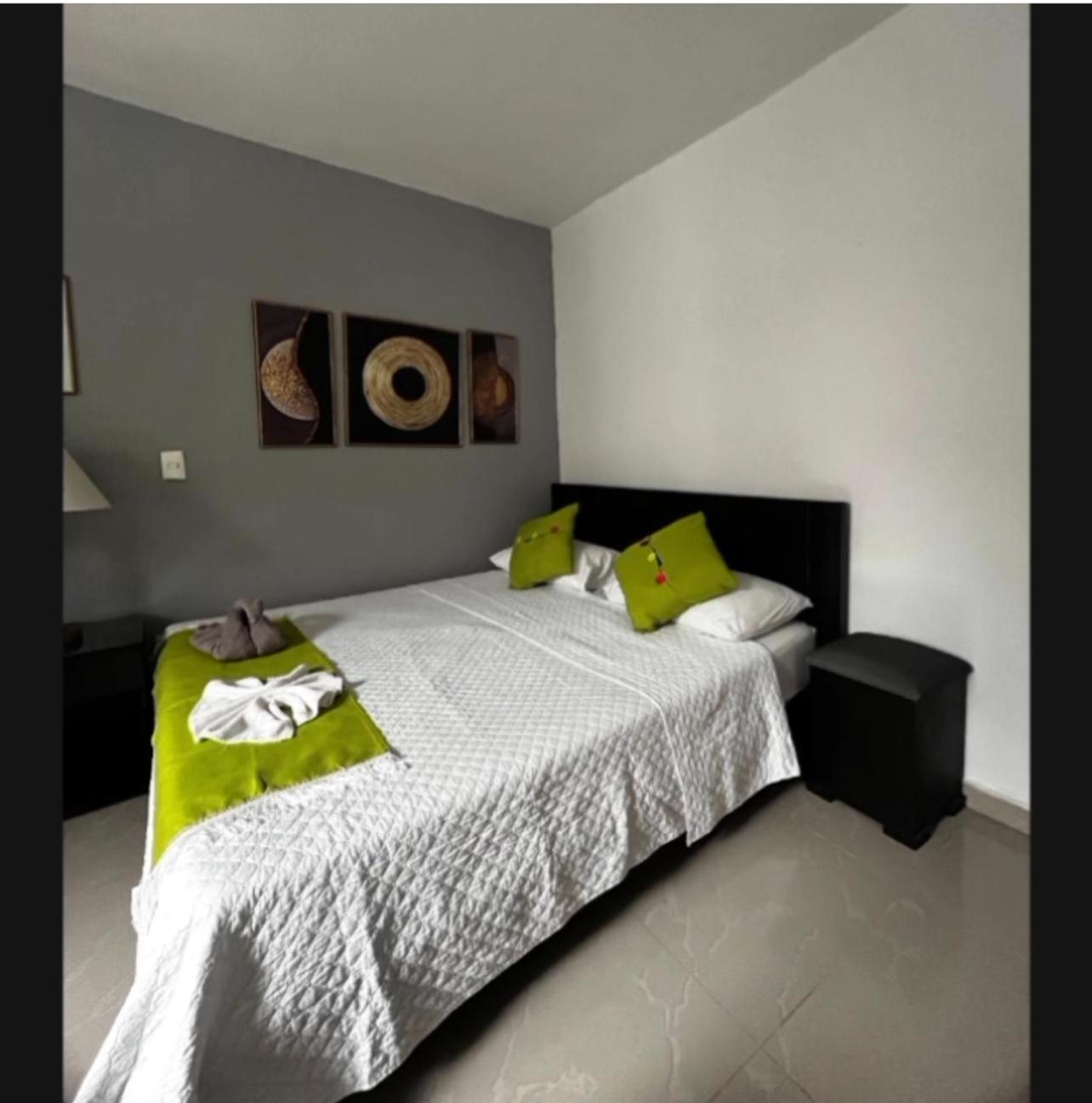 International Hotel Меделин Екстериор снимка