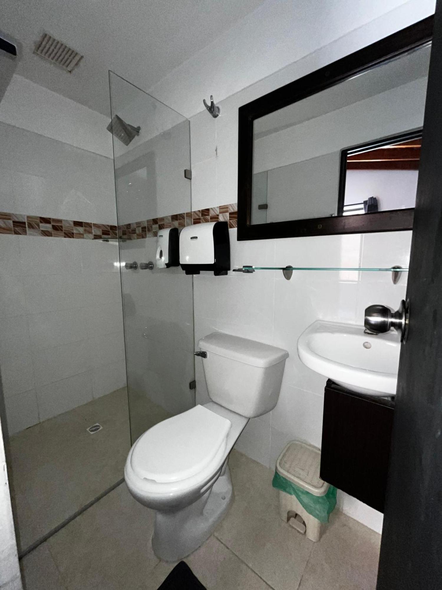 International Hotel Меделин Екстериор снимка